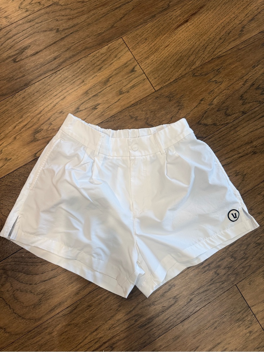Vuori High Rise White Solar Shorts - Picture 2 of 6